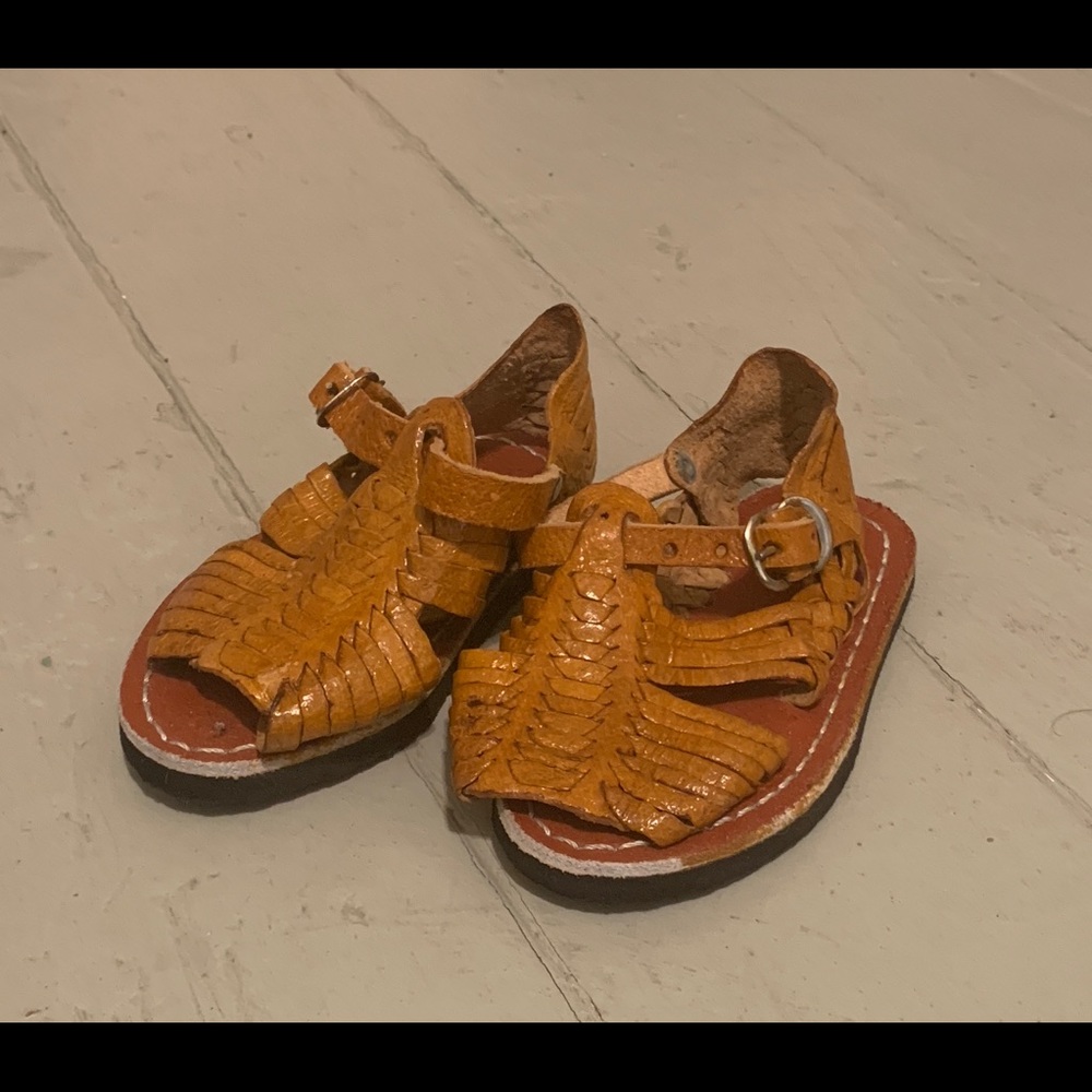 Toddler huarache sandals size 5